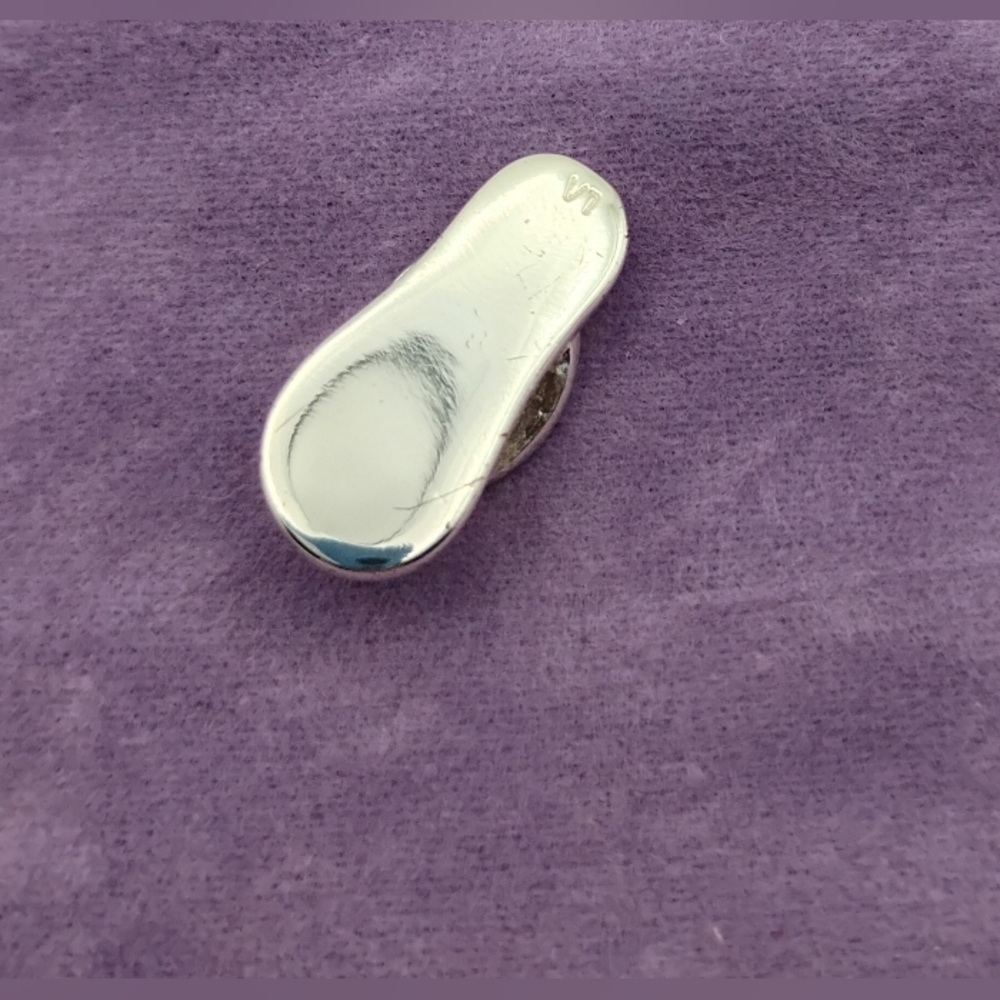 Elegant Silver Flip Flop Pendant Sterling Silver 🎁 - Picture 2 of 2